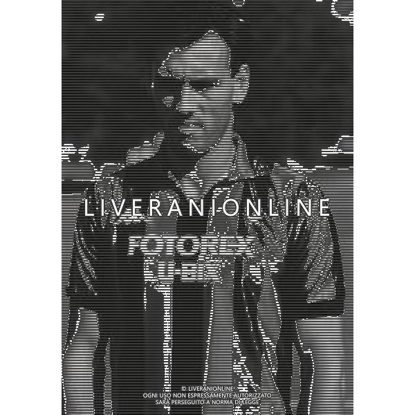 RETROSPETTIVA MARK HATELEY CALCIATORE NELLA FOTO MARK HATELEY CON LA MAGLIA DEL MILAN NELL\'ANNO 1986-1987 AG ALDO LIVERANI SAS