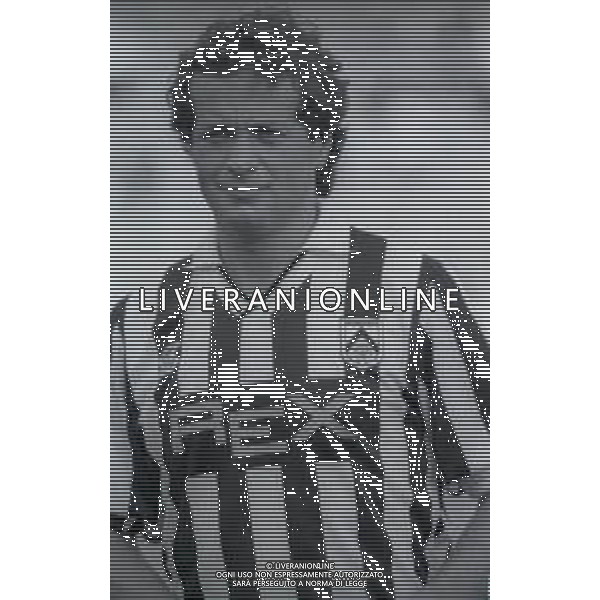 RETROSPETTIVA GIUSEPPE DOSSENA CALCIATORE NELLA FOTO GIUSEPPE DOSSENA CON LA MAGLIA DELL \'UDINESE CALCIO AG ALDO LIVERANI SAS
