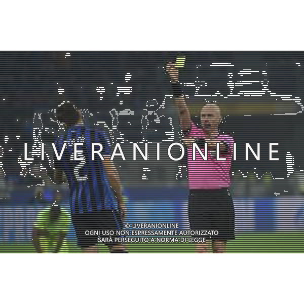 l’arbitro Karasev estrae il cartellino giallo - Toloi ammonizione Atalanta vs Dinamo Zagabria UEFA Champions League fase a gironi 5° giornata gruppo C Milano 26-11-2019 Stadio Giuseppe Meazza - San Siro foto Roberto Garavaglia - ag. Aldo Liverani sas