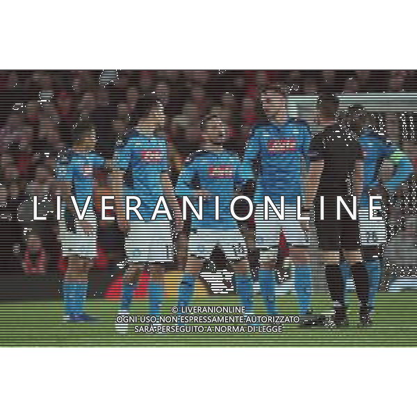 LIVERPOOL - NAPOLI CHAMPIONS LEAGUE 27.11.2019 NELLA FOTO: DRIES MERTENS, FABIAN RUIZ PROTESTANO CON L\'ARBITRO DOPO IL GOL DI DEJAN LOVREN ©MOSCA/AGENZIA ALDO LIVERANI SAS