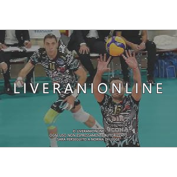 Campionato Italiano di Volley Superlega Serie A 2019/2020 Perugia, Italia 27/11/2019 Sir Safety Conad Perugia vs Globo Banca Popolare del Frusinate Sora Nella foto: giuliano de cecco (n.15 palleggiatore sir safety conad perugia) alza FOTO LORIS CERQUIGLINI-ALESSIO MARINI-AG ALDO LIVERANI SAS