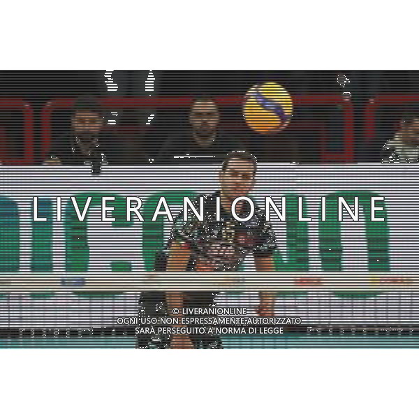 Campionato Italiano di Volley Superlega Serie A 2019/2020 Perugia, Italia 27/11/2019 Sir Safety Conad Perugia vs Globo Banca Popolare del Frusinate Sora Nella foto: sgiuliano de cecco (n.15 palleggiatore sir safety conad perugia) alla battuta FOTO LORIS CERQUIGLINI-ALESSIO MARINI-AG ALDO LIVERANI SAS