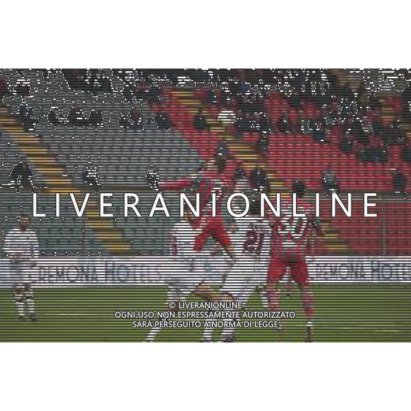 Campionato Italiano di Calcio Serie B 2019/2020 Cremona, Italia 30/11/2019 Cremonese vs Livorno Nella foto: Ciofani (Cremonese) prova a colpire di testa su calcio d‚Äôangolo nel match contro il Livorno. FOTO MASSIMILIANO CARNABUCI-ALESSIO MARINI -AG ALDO LIVERANI SAS