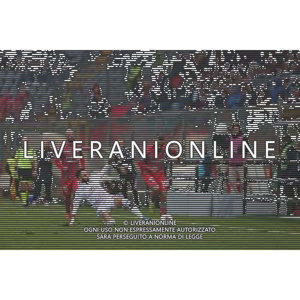Campionato Italiano di Calcio Serie B 2019/2020 Cremona, Italia 30/11/2019 Cremonese vs Livorno Nella foto: Soddimo (Cremonese) resista ad un tackle di Marras (Livorno) FOTO MASSIMILIANO CARNABUCI-ALESSIO MARINI -AG ALDO LIVERANI SAS