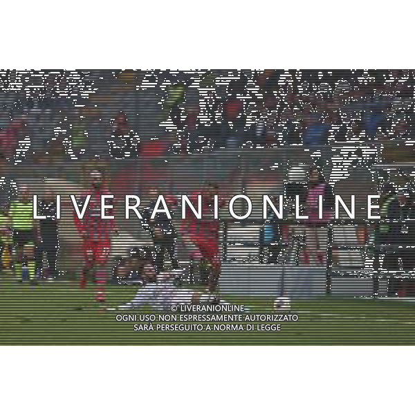 Campionato Italiano di Calcio Serie B 2019/2020 Cremona, Italia 30/11/2019 Cremonese vs Livorno Nella foto: Soddimo (Cremonese) resiste ad un tackle di Marras (Livorno) FOTO MASSIMILIANO CARNABUCI-ALESSIO MARINI -AG ALDO LIVERANI SAS