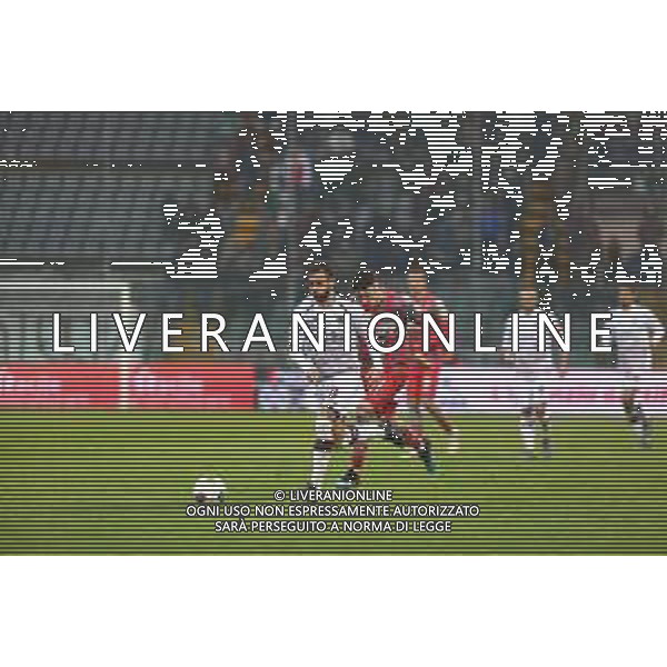 Campionato Italiano di Calcio Serie B 2019/2020 Cremona, Italia 30/11/2019 Cremonese vs Livorno Nella foto: Andrea Gasbarro (Livorno) va via in velocita a Zortea (Cremonese). FOTO MASSIMILIANO CARNABUCI-ALESSIO MARINI -AG ALDO LIVERANI SAS