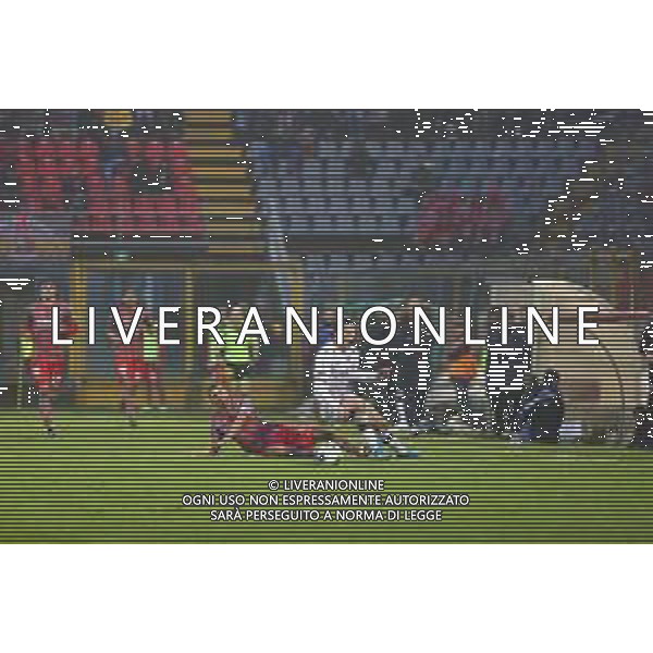 Campionato Italiano di Calcio Serie B 2019/2020 Cremona, Italia 30/11/2019 Cremonese vs Livorno Nella foto: Marsura (Livorno) subisce fallo dal capitano della Cremonese Arini. FOTO MASSIMILIANO CARNABUCI-ALESSIO MARINI-AG ALDO LIVERANI SAS