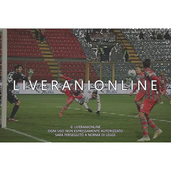 Campionato Italiano di Calcio Serie B 2019/2020 Cremona, Italia 30/11/2019 Cremonese vs Livorno Nella foto: Migliore (Cremonese) anticipa l’attaccante del Livorno Murilo. FOTO MASSIMILIANO CARNABUCI-ALESSIO MARINI-AG ALDO LIVERANI SAS