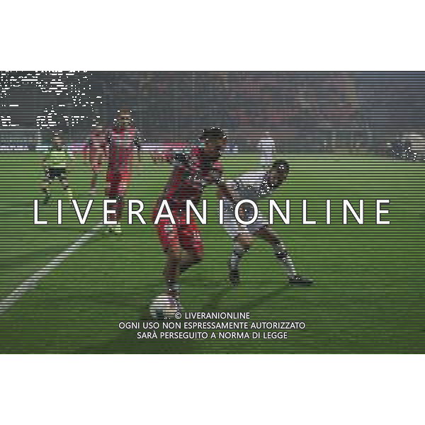 Campionato Italiano di Calcio Serie B 2019/2020 Cremona, Italia 30/11/2019 Cremonese vs Livorno Nella foto: Arini (Cremonese) difende palla sull’attacco di un giocatore del Livorno FOTO MASSIMILIANO CARNABUCI-ALESSIO MARINI-AG ALDO LIVERANI SAS