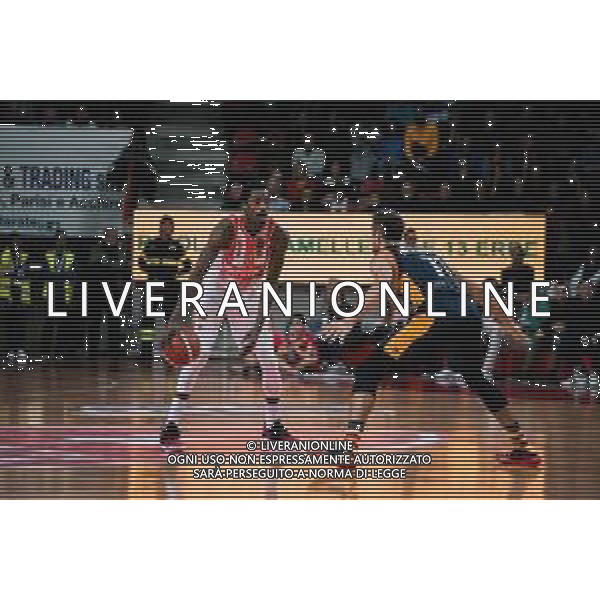 Campionato di Basket Serie A 2019/2020 Varese, Italia 01/12/2019 Openjobmetis Varese vs Virtus Roma Nella foto: palleggio di clark FOTO ALESSANDRO NEGRINI-AG ALDO LIVERANI SAS