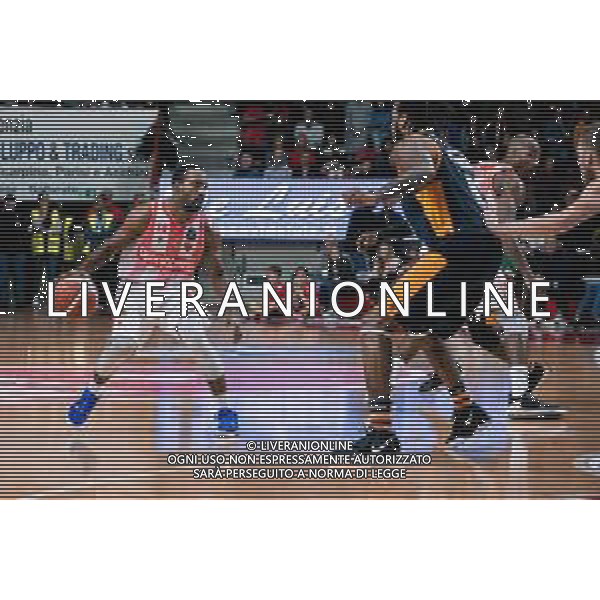 Campionato di Basket Serie A 2019/2020 Varese, Italia 01/12/2019 Openjobmetis Varese vs Virtus Roma Nella foto: palleggio di moyo FOTO ALESSANDRO NEGRINI-AG ALDO LIVERANI SAS
