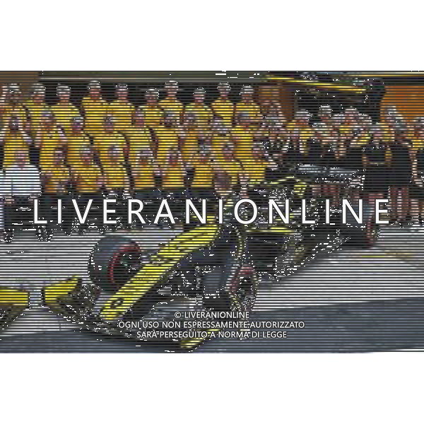 Nico Hulkenberg (GER) Renault F1 Team at a team photograph. 01.12.2019. Formula 1 World Championship, Rd 21, Abu Dhabi Grand Prix, Yas Marina Circuit, Abu Dhabi, Race Day. AG ALDO LIVERANI SAS-ONLY ITALY
