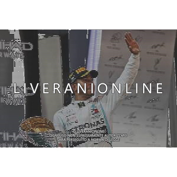 Race winner Lewis Hamilton (GBR) Mercedes AMG F1 celebrates on the podium. 01.12.2019. Formula 1 World Championship, Rd 21, Abu Dhabi Grand Prix, Yas Marina Circuit, Abu Dhabi, Race Day. AG ALDO LIVERANI SAS-ONLY ITALY