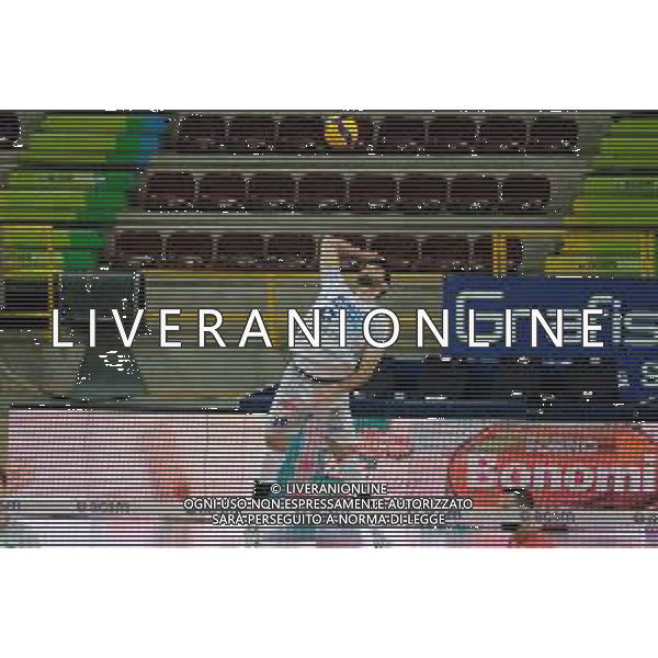 Campionato Italiano di Volley Superlega Serie A 2019/2020 Verona, Italia 01/12/2019 Calzedonia Verona vs Top Volley Latina Nella foto: Ezequiel Palacios (18) Top Volley Latina al servizio. foto roberto tommasini-alessio marini-ag aldo liverani sas