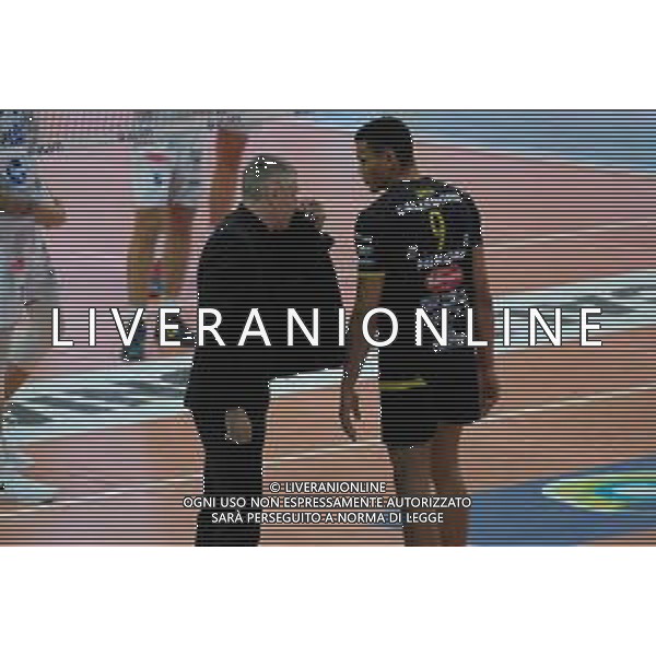 Campionato Italiano di Volley Superlega Serie A 2019/2020 Verona, Italia 01/12/2019 Calzedonia Verona vs Top Volley Latina Nella foto: Radostin Stoytchev - Head Coach Calzedonia Verona - Stephen Boyer (9) Calzedonia Verona foto roberto tommasini-alessio marini-ag aldo liverani sas