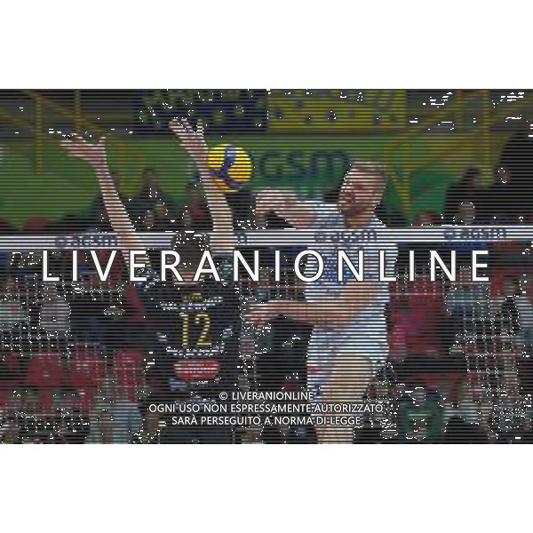 Campionato Italiano di Volley Superlega Serie A 2019/2020 Verona, Italia 01/12/2019 Calzedonia Verona vs Top Volley Latina Nella foto: Primo tempo di Alberto Elia (12) Top Volley Latina foto roberto tommasini-alessio marini-ag aldo liverani sas
