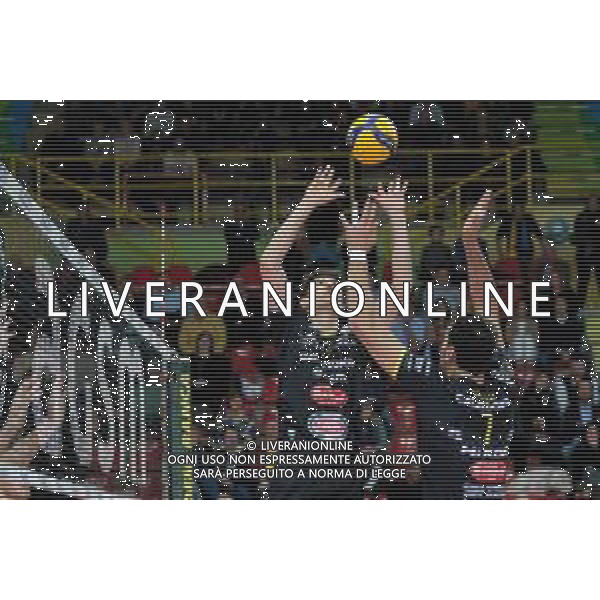 Campionato Italiano di Volley Superlega Serie A 2019/2020 Verona, Italia 01/12/2019 Calzedonia Verona vs Top Volley Latina Nella foto: Luca Spirito (13) Calzedonia Verona in pallggio per Emanuele Birarelli (7) Calzedonia Verona foto roberto tommasini-alessio marini-ag aldo liverani sas