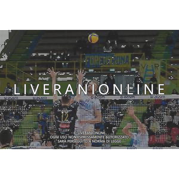 Campionato Italiano di Volley Superlega Serie A 2019/2020 Verona, Italia 01/12/2019 Calzedonia Verona vs Top Volley Latina Nella foto: Primo tempo di Alberto Elia (12) Top Volley Latina FOTO ROBERTO TOMMASINI-ALESSIO MARINI-AG ALDO LIVERANI SAS