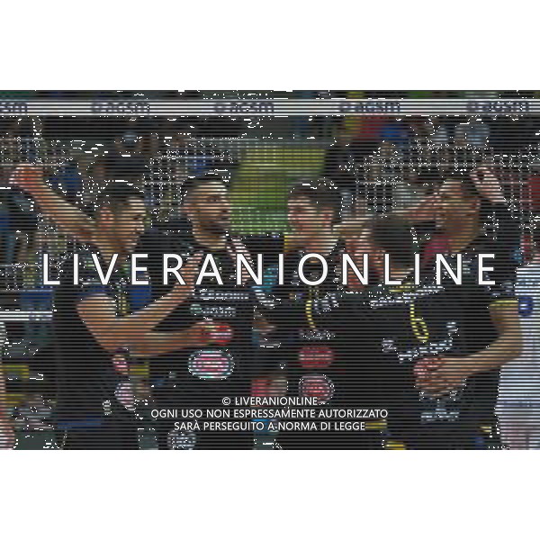 Campionato Italiano di Volley Superlega Serie A 2019/2020 Verona, Italia 01/12/2019 Calzedonia Verona vs Top Volley Latina Nella foto: Esultanza Calzedonia Verona. FOTO ROBERTO TOMMASINI-ALESSIO MARINI-AG ALDO LIVERANI SAS
