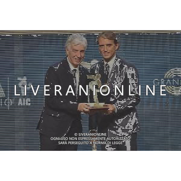 Gian Piero Gasperini premiato da Roberto Mancini come miglior allenatore Gran Gala’ del Calcio Milano 2-12-2019 Megawatt Court foto Roberto Garavaglia - ag. Aldo Liverani sas