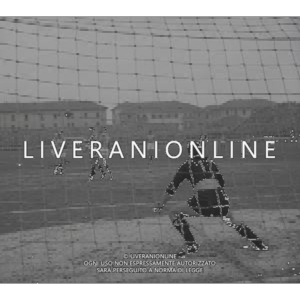 06-11-1955 LEGNANO -CAMPIONATO DI CALCIO DI SERIE B LEGNANO UDINESE 2-2 NELLA FOTO AZIONE DI GIOCO AG ALDO LIVERANI SAS