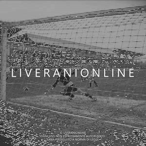 06-11-1955 LEGNANO -CAMPIONATO DI CALCIO DI SERIE B LEGNANO UDINESE 2-2 NELLA FOTO AZIONE DI GIOCO AG ALDO LIVERANI SAS