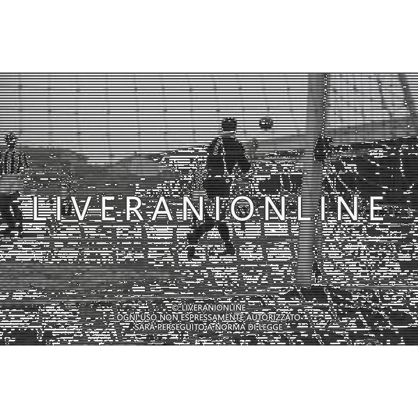 06-11-1955 LEGNANO -CAMPIONATO DI CALCIO DI SERIE B LEGNANO UDINESE 2-2 NELLA FOTO AZIONE DI GIOCO AG ALDO LIVERANI SAS