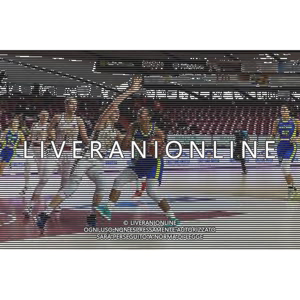 Basket Euroleague Women 2019/2020 Venezia, Italia 04/12/2019 Reyer Venezia vs ZVVZ USK Praha Nella foto: Alyssa Thomas del ZVVZ USK Praha in azione con Avete Steinberga dell’Umana Reyer Venezia FOTO MATTIA RADONI-ALESSIO MARINI-AG ALDO LIVERANI SAS