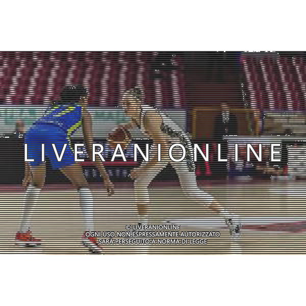Basket Euroleague Women 2019/2020 Venezia, Italia 04/12/2019 Reyer Venezia vs ZVVZ USK Praha Nella foto: Valeria De Pretto dell’Umana Reyer Venezia in azione con Valeriane Vukosavljevic del ZVVZ USK Praha FOTO MATTIA RADONI-ALESSIO MARINI-AG ALDO LIVERANI SAS