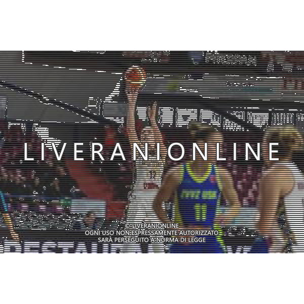 Basket Euroleague Women 2019/2020 Venezia, Italia 04/12/2019 Reyer Venezia vs ZVVZ USK Praha Nella foto: Il tiro di Avete Steinberga dell’Umana Reyer Venezia FOTO MATTIA RADONI-ALESSIO MARINI-AG ALDO LIVERANI SAS