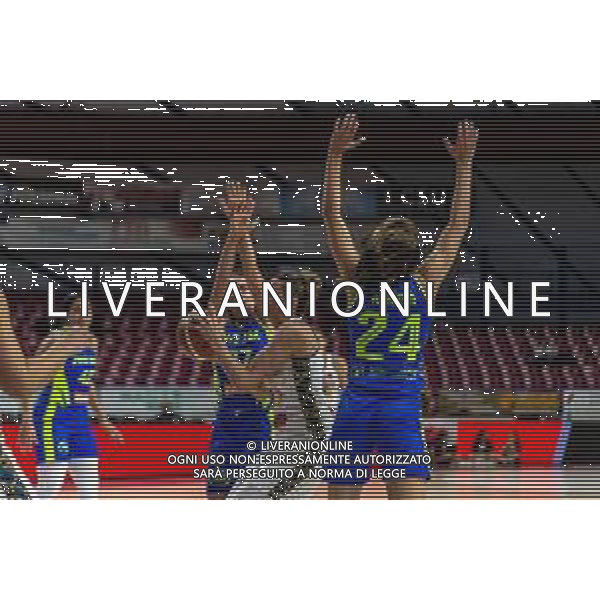 Basket Euroleague Women 2019/2020 Venezia, Italia 04/12/2019 Reyer Venezia vs ZVVZ USK Praha Nella foto: Laura Macchi dell’Umana Reyer Venezia in azione con Teja Oblak del ZVVZ USK Praha FOTO MATTIA RADONI-ALESSIO MARINI-AG ALDO LIVERANI SAS