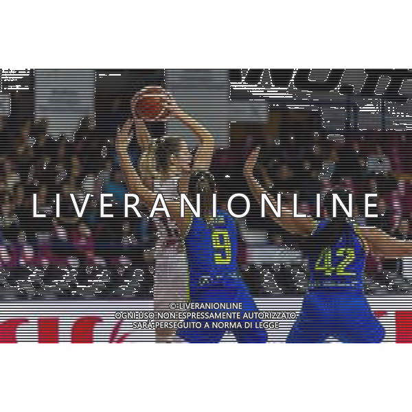 Basket Euroleague Women 2019/2020 Venezia, Italia 04/12/2019 Reyer Venezia vs ZVVZ USK Praha Nella foto: Gintare Petronyte dell’Umana Reyer Venezia in azione con Marija Rezan del ZVVZ USK Praha FOTO MATTIA RADONI-ALESSIO MARINI-AG ALDO LIVERANI SAS
