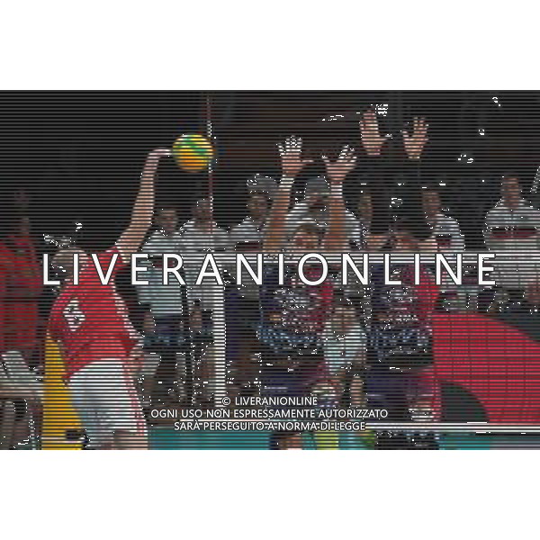 Volley Champions League Men 2019/2020 Perugia, Italia 04/12/2019 Sir Sicoma Monini Perugia vs Benfica Lisbona Nella foto: luca gasper hugo fernando (n8 benfica lisboa) schiaccia FOTO LORIS CERQUIGLINI-ALESSIO MARINI-AG ALDO LIVERANI SAS