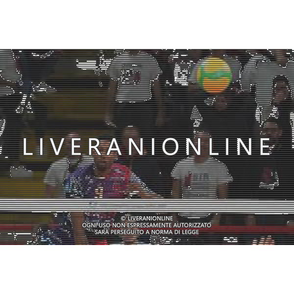Volley Champions League Men 2019/2020 Perugia, Italia 04/12/2019 Sir Sicoma Monini Perugia vs Benfica Lisbona Nella foto: wilfredo leon venero (n.9 schiacciatore sir safety conad perugia) alla battuta FOTO LORIS CERQUIGLINI-ALESSIO MARINI-AG ALDO LIVERANI SAS