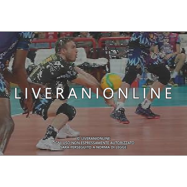 Volley Champions League Men 2019/2020 Perugia, Italia 04/12/2019 Sir Sicoma Monini Perugia vs Benfica Lisbona Nella foto: massimo colaci (n.13 libero sir safety conad perugia) in ricezione FOTO LORIS CERQUIGLINI-ALESSIO MARINI-AG ALDO LIVERANI SAS