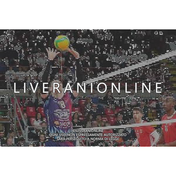 Volley Champions League Men 2019/2020 Perugia, Italia 04/12/2019 Sir Sicoma Monini Perugia vs Benfica Lisbona Nella foto: mirko podrascanin (n.18 centrale sir safety conad perugia) alza FOTO LORIS CERQUIGLINI-ALESSIO MARINI-AG ALDO LIVERANI SAS