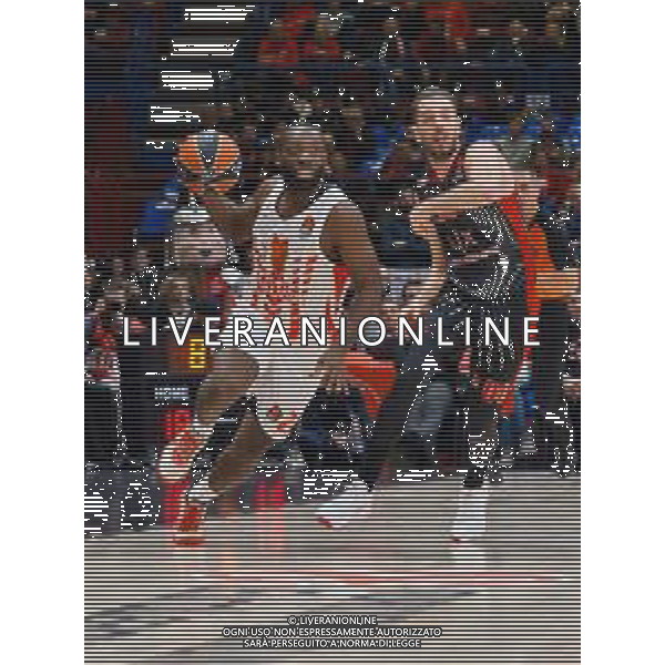 Basket EuroLeague 2019/2020 Milano, Italia 05/12/2019 AX Armani Exchange Milano-Crvena Zvezda Mts Belgrado Nella foto: Jenkins della Crvena Zvezda Mts Stella Rossa Belgrado ostacolato da Amedeo Della Valle della AX Armani Olimpia Milano 