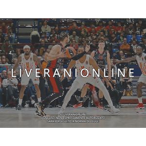 Basket EuroLeague 2019/2020 Milano, Italia 05/12/2019 AX Armani Exchange Milano-Crvena Zvezda Mts Belgrado Nella foto: Riccardo Moraschini dell\' AX Armani Olimpia Milano ostacolato da Baron della Crvena Zvezda Mts Stella Rossa Belgrado 