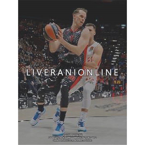 Basket EuroLeague 2019/2020 Milano, Italia 05/12/2019 AX Armani Exchange Milano-Crvena Zvezda Mts Belgrado Nella foto: Michael Roll della AX Armani Olimpia Milano contro Kuzmic della Crvena Zvezda Mts Stella Rossa Belgrado 