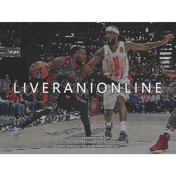 Basket EuroLeague 2019/2020 Milano, Italia 05/12/2019 AX Armani Exchange Milano-Crvena Zvezda Mts Belgrado Nella foto: Shelvin Mack della AX Armani Olimpia Milano ostacolato da Lorenzo Brown della Crvena Zvezda Mts Stella Rossa Belgrado FOTO SAVINO PAOLELLA-ALESSIO MARINI-AG ALDO LIVERANI SAS