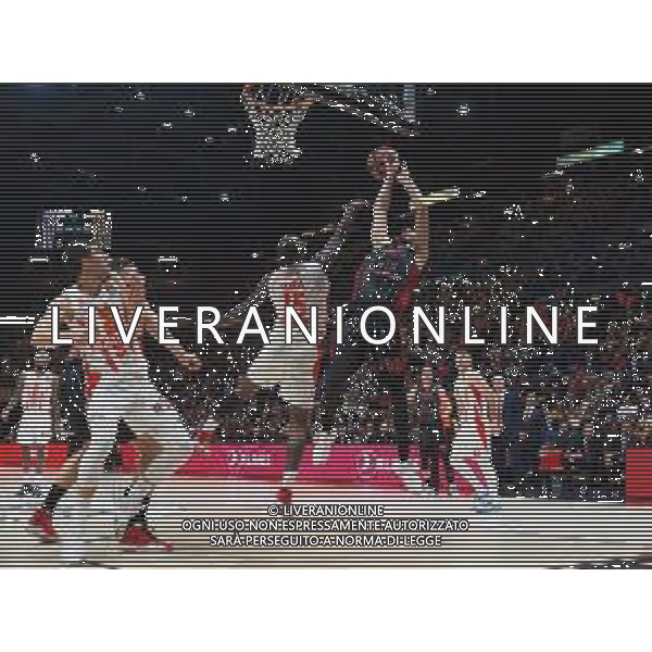 Basket EuroLeague 2019/2020 Milano, Italia 05/12/2019 AX Armani Exchange Milano-Crvena Zvezda Mts Belgrado Nella foto: Amedeo Della Valle della AX Armani Olimpia Milano subisce fallo da James Gist della Crvena Zvezda Mts Stella Rossa Belgrado FOTO SAVINO PAOLELLA-ALESSIO MARINI-AG ALDO LIVERANI SAS