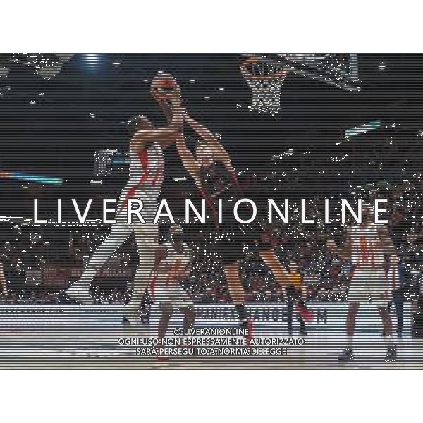 Basket EuroLeague 2019/2020 Milano, Italia 05/12/2019 AX Armani Exchange Milano-Crvena Zvezda Mts Belgrado Nella foto: Kaleb Tarczewski della AX Armani Olimpia Milano a rimbalzo con Derrik Brown della Crvena Zvezda Mts Stella Rossa Belgrado FOTO SAVINO PAOLELLA-ALESSIO MARINI-AG ALDO LIVERANI SAS