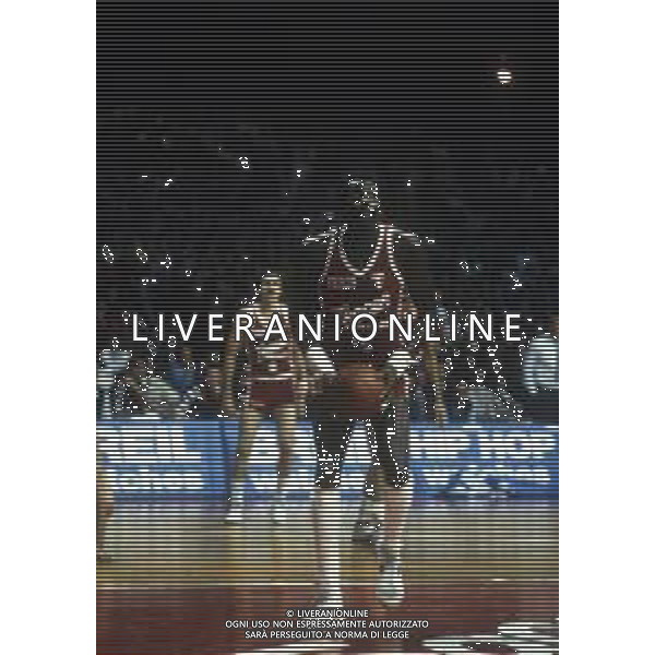 RETROSPETTIVA BOB MC ADOO GIOCATORE BASKET NELLA FOTO BOB MC ADOO CON LA MAGLIA DELLA TRACER MILANO NELL\'ANNO 1986-1987 AG ALDO LIVERANI SAS