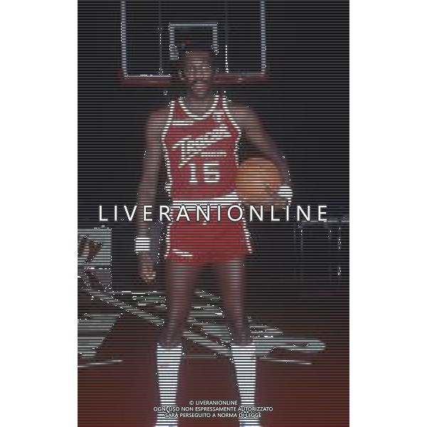 RETROSPETTIVA BOB MC ADOO GIOCATORE BASKET NELLA FOTO BOB MC ADOO CON LA MAGLIA DELLA TRACER MILANO NELL\'ANNO 1986-1987 AG ALDO LIVERANI SAS