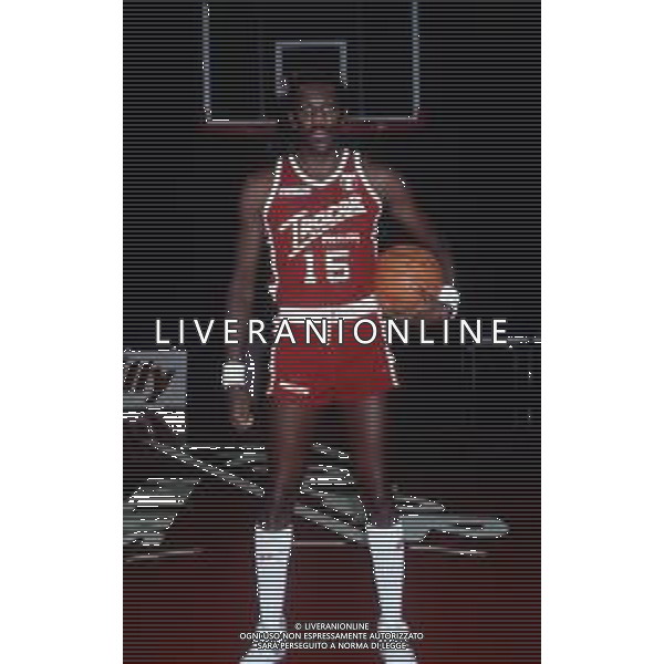 RETROSPETTIVA BOB MC ADOO GIOCATORE BASKET NELLA FOTO BOB MC ADOO CON LA MAGLIA DELLA TRACER MILANO NELL\'ANNO 1986-1987 AG ALDO LIVERANI SAS