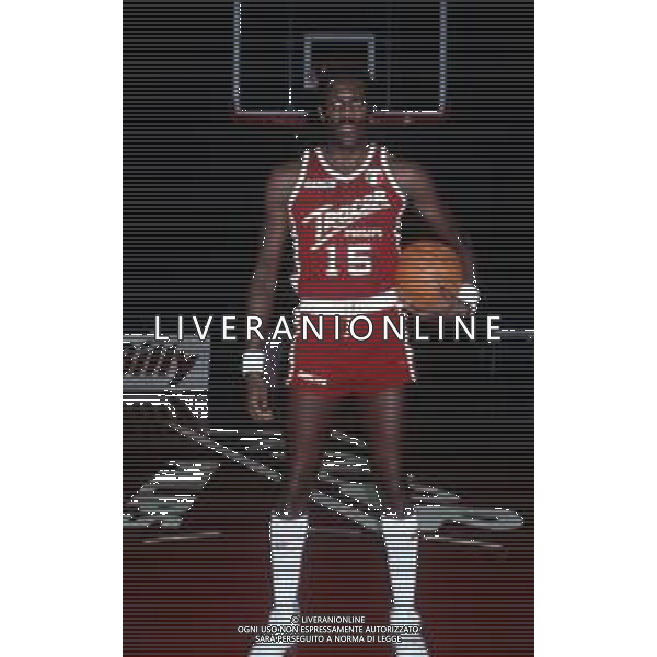RETROSPETTIVA BOB MC ADOO GIOCATORE BASKET NELLA FOTO BOB MC ADOO CON LA MAGLIA DELLA TRACER MILANO NELL\'ANNO 1986-1987 AG ALDO LIVERANI SAS