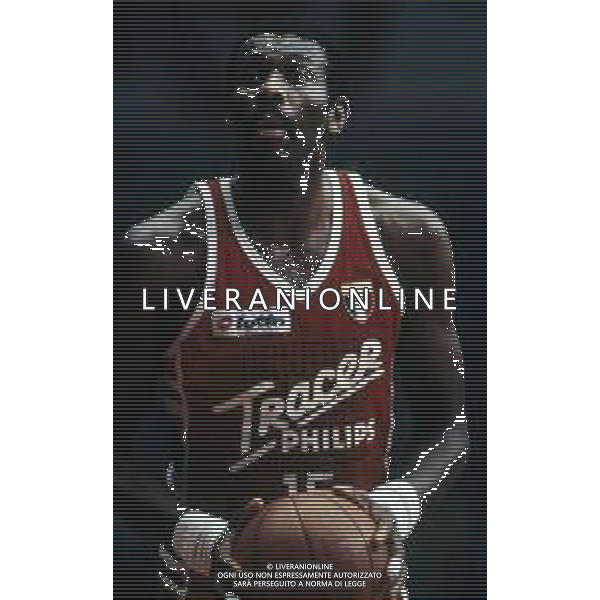 RETROSPETTIVA BOB MC ADOO GIOCATORE BASKET NELLA FOTO BOB MC ADOO CON LA MAGLIA DELLA TRACER MILANO NELL\'ANNO 1986-1987 AG ALDO LIVERANI SAS