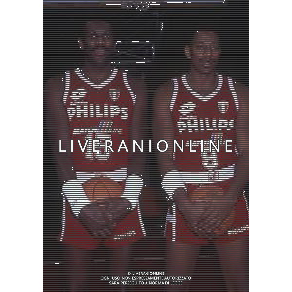 RETROSPETTIVA BOB MC ADOO GIOCATORE BASKET NELLA FOTO BOB MC ADOO CON LA MAGLIA DELLA PHILIPS MILANO CON EARL CURETON AG ALDO LIVERANI SAS