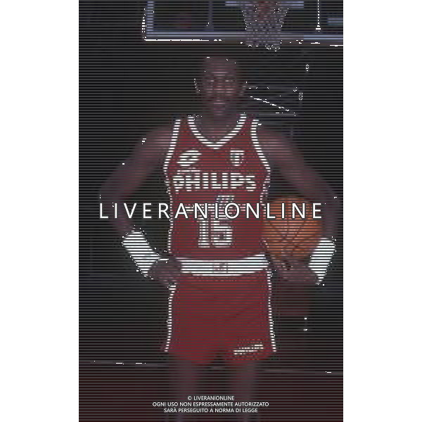 RETROSPETTIVA BOB MC ADOO GIOCATORE BASKET NELLA FOTO BOB MC ADOO CON LA MAGLIA DELLA PHILIPS MILANO AG ALDO LIVERANI SAS