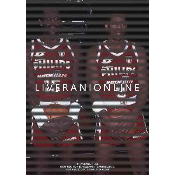 RETROSPETTIVA BOB MC ADOO GIOCATORE BASKET NELLA FOTO BOB MC ADOO CON LA MAGLIA DELLA PHILIPS MILANO CON EARL CURETON AG ALDO LIVERANI SAS